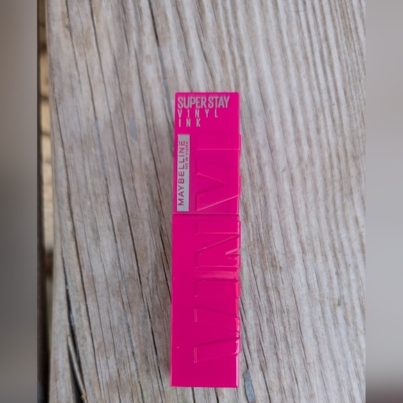 Maybelline New York Super Stay Vinyl Ink- Striking (New) - Picture 3 of 8